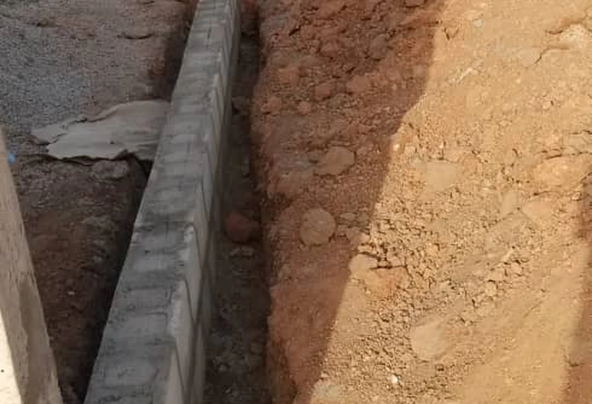 Tranchée d’assainissement sur un chantier