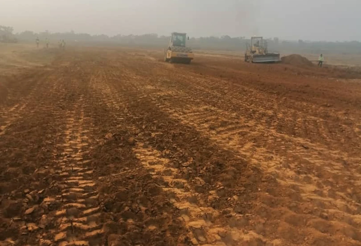 Travaux de terrassement pour une piste